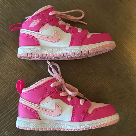 NIKE AIR JORDAN 1 MID-white fierce pink. Size 9. Excellent new condition. - Picture 7 of 11